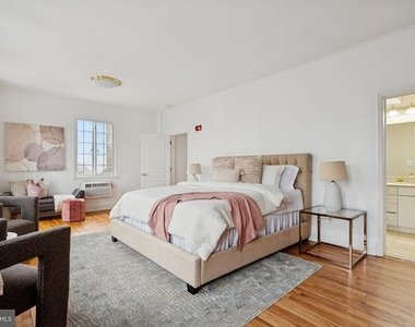 1512 Spruce Street - Photo Thumbnail 6