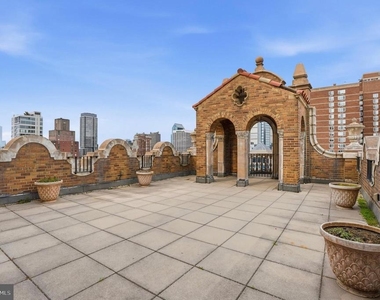 1512 Spruce Street - Photo Thumbnail 16