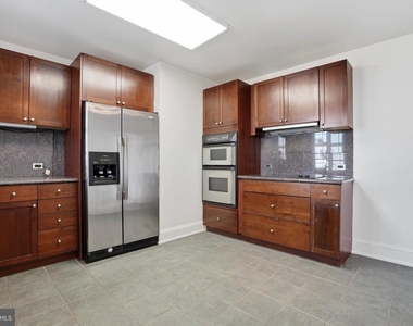 1512 Spruce Street - Photo Thumbnail 12
