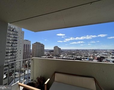 224 W Rittenhouse Square - Photo Thumbnail 4