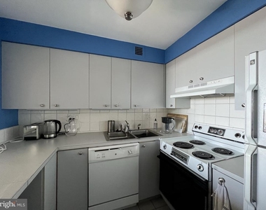 224 W Rittenhouse Square - Photo Thumbnail 2