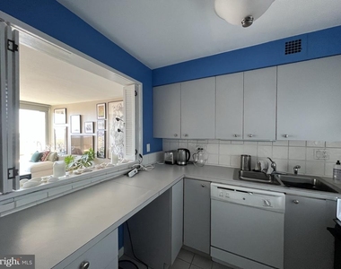 224 W Rittenhouse Square - Photo Thumbnail 1
