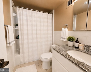224 W Rittenhouse Square - Photo Thumbnail 6