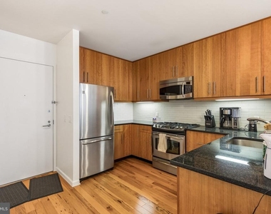 1425 Locust Street - Photo Thumbnail 6