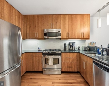 1425 Locust Street - Photo Thumbnail 7
