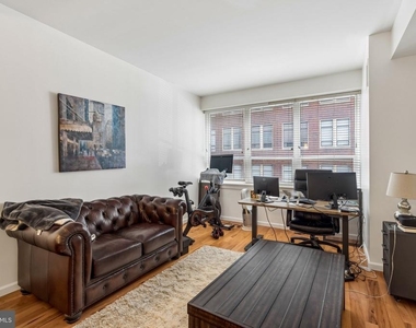 1425 Locust Street - Photo Thumbnail 2
