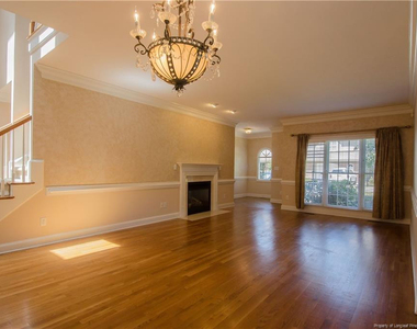 107 Wynncrest Lane - Photo Thumbnail 4