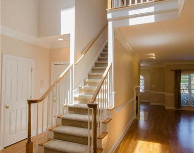 107 Wynncrest Lane - Photo Thumbnail 6