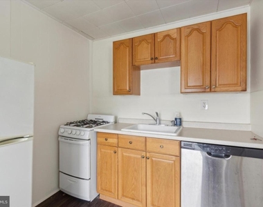 448 Krams Avenue - Photo Thumbnail 5