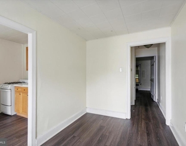 448 Krams Avenue - Photo Thumbnail 8