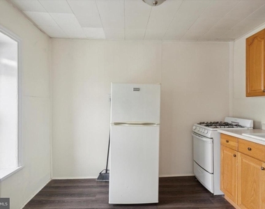 448 Krams Avenue - Photo Thumbnail 4