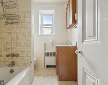 448 Krams Avenue - Photo Thumbnail 13