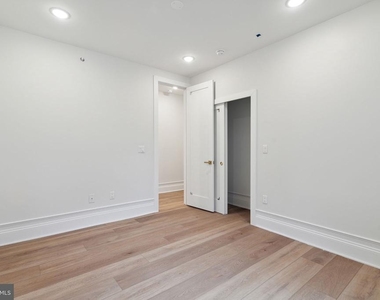 1822 Chestnut Street - Photo Thumbnail 10