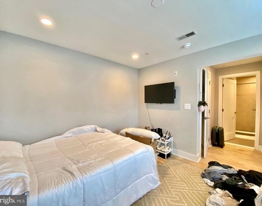 922 N 17th Street - Photo Thumbnail 7