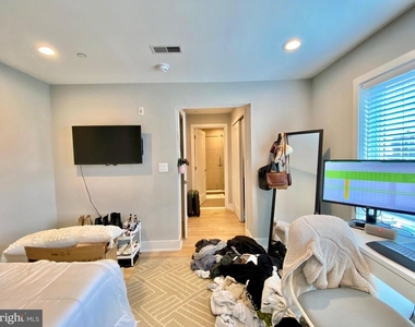 922 N 17th Street - Photo Thumbnail 8