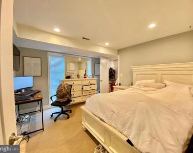 922 N 17th Street - Photo Thumbnail 11