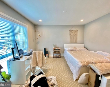 922 N 17th Street - Photo Thumbnail 6