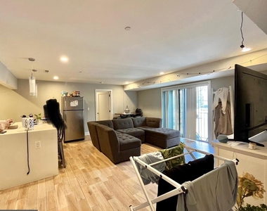 922 N 17th Street - Photo Thumbnail 1