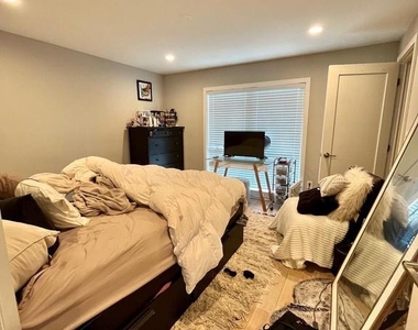 922 N 17th Street - Photo Thumbnail 15