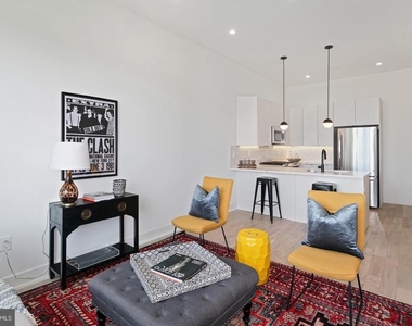 2031 S 20th Street - Photo Thumbnail 3