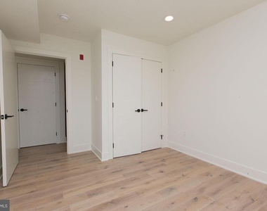 2431 Frankford Avenue - Photo Thumbnail 7