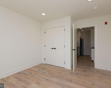2431 Frankford Avenue - Photo Thumbnail 5