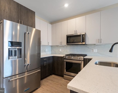 408-10 N Front Street - Photo Thumbnail 3