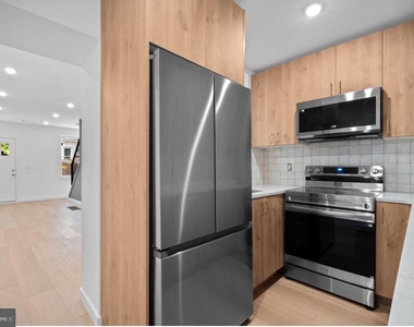 2215 N Mutter Street - Photo Thumbnail 1