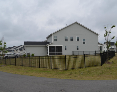 328 Edge Of Auburn Boulevard - Photo Thumbnail 4