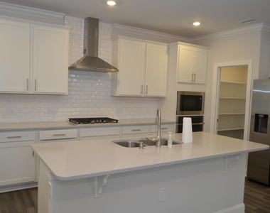 328 Edge Of Auburn Boulevard - Photo Thumbnail 17
