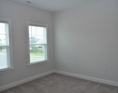 328 Edge Of Auburn Boulevard - Photo Thumbnail 26