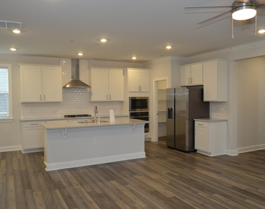 328 Edge Of Auburn Boulevard - Photo Thumbnail 16