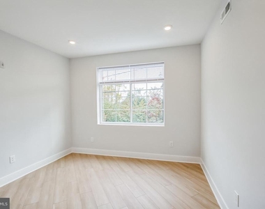646 N 32nd Street - Photo Thumbnail 6