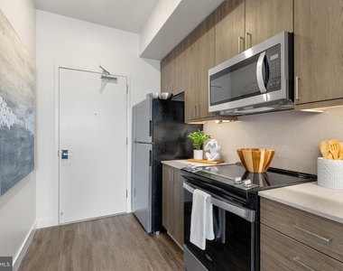 525 N 41st Street - Photo Thumbnail 3