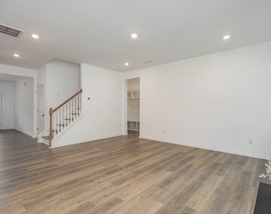 153 Hickory Grove Drive - Photo Thumbnail 4