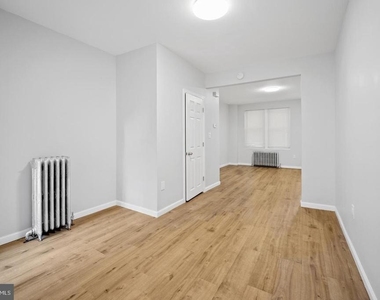 5749 Catharine Street - Photo Thumbnail 5