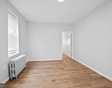 5749 Catharine Street - Photo Thumbnail 10