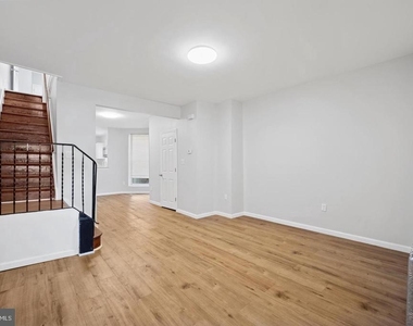 5749 Catharine Street - Photo Thumbnail 2