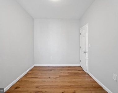 5749 Catharine Street - Photo Thumbnail 12