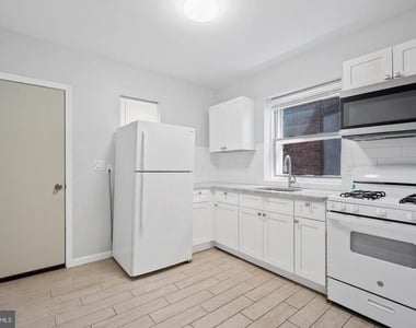 5749 Catharine Street - Photo Thumbnail 6