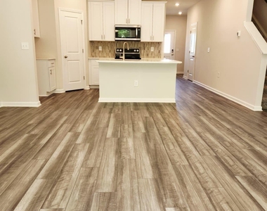 250 Brook Farm Lane - Photo Thumbnail 5