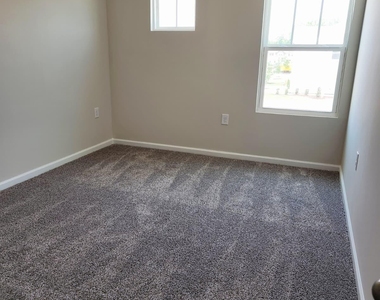 250 Brook Farm Lane - Photo Thumbnail 9