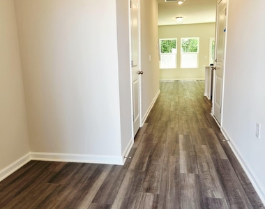 250 Brook Farm Lane - Photo Thumbnail 7