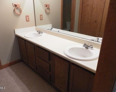 5500 Fortunes Ridge Drive - Photo Thumbnail 9