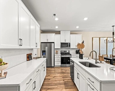 105 Larrabee Way - Photo Thumbnail 2
