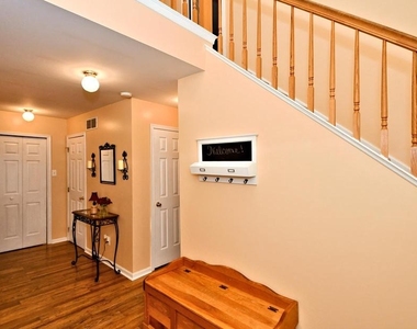 800 Beacon Court - Photo Thumbnail 5