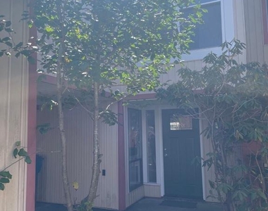 17 Log Pond Drive - Photo Thumbnail 3