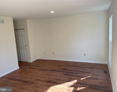 17 Log Pond Drive - Photo Thumbnail 6
