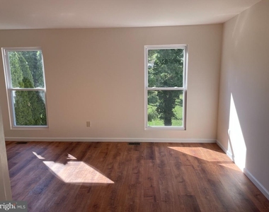 17 Log Pond Drive - Photo Thumbnail 4