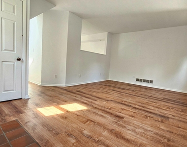 117 Hamlet Drive - Photo Thumbnail 6